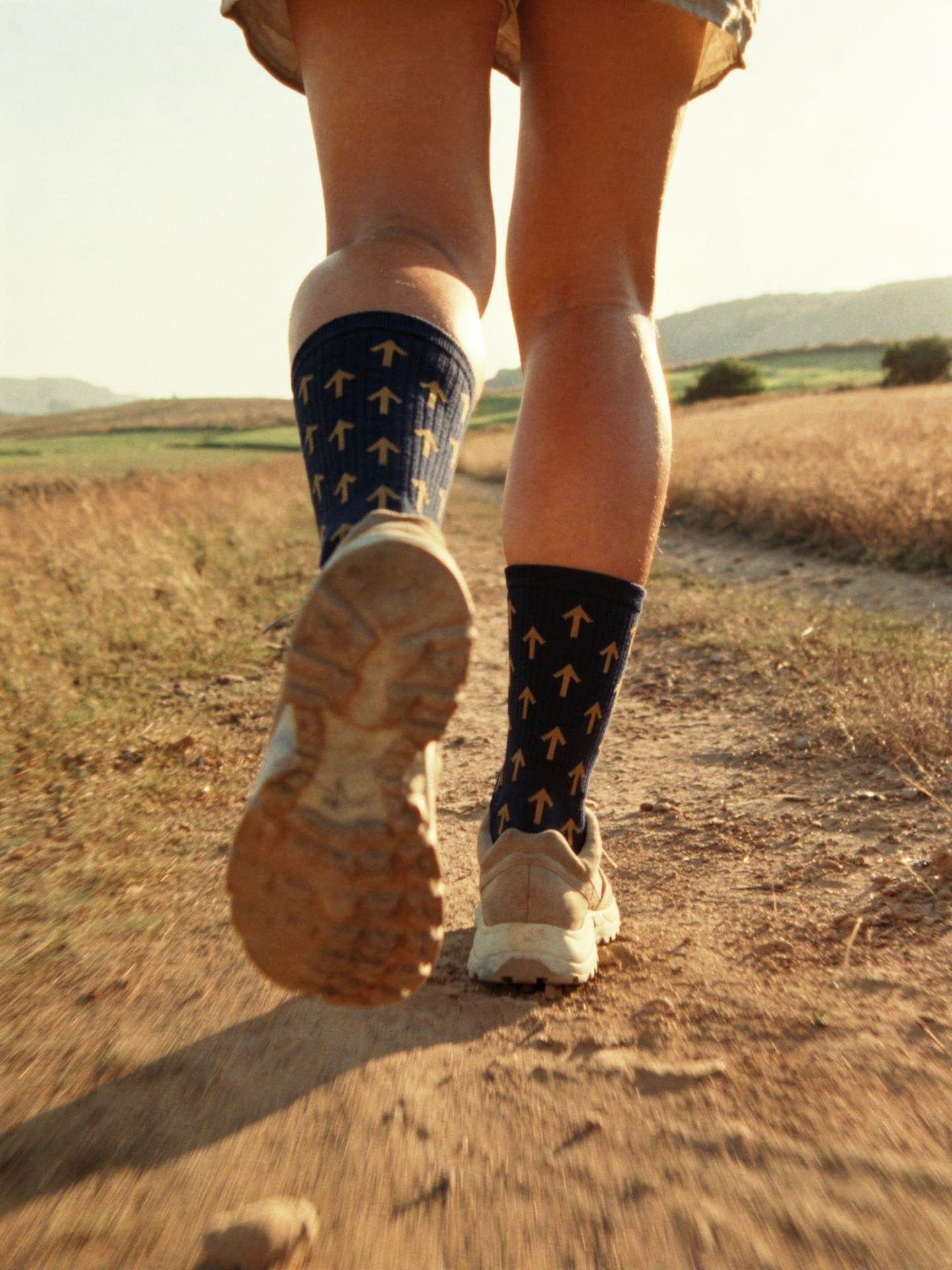 Tile Camino de Santiago, calcetines lifestyle en el sendero - AMEN SOCKS